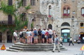 Touristes a&#768; la Citerna de San Gimigniano